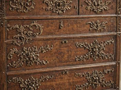 Antique chest of drawers